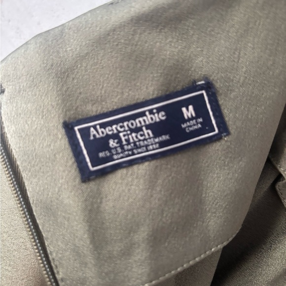 Abercrombie and Fitch  Olive Green Tie Belt Shorts in size medium - Picture 9 of 10